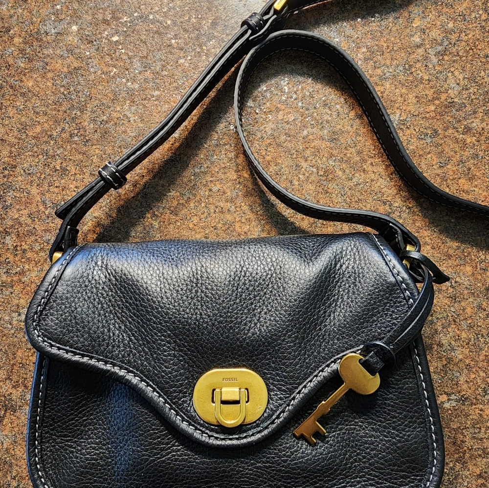 Fossil Brand Small Heritage Flap Crossbody Black